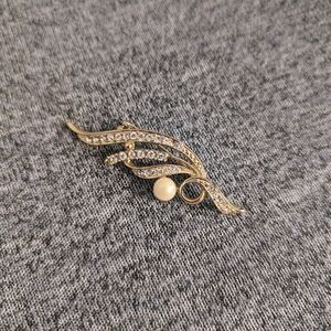 3 for $15: Vintage 18k Gold Plated Leaf Brooch with Rhinestones and Faux…